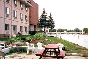 Web-cdt_2640-patio-1