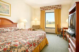 Ramada Inn Suites New Orleans::Hotels.com