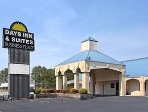 Days Inn and Suites Manchester::Travelocity.com