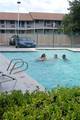 Tn-red_roof_inn_44797_3_07282006_1807461957_500