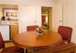 Tn-094684_suite_01_f