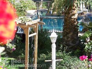 Welsch Rose Acres::BedAndBreakfast.com
