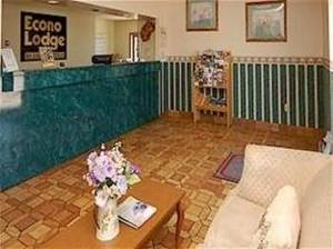 Econo Lodge Nitro::Travelocity.com