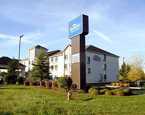 Baymont Inn & Suites Chicago/North Aurora::Expedia