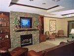 Holiday Inn Express Hotel & Suites