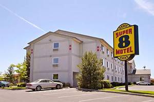 Super 8 Motel - Redmond::Expedia