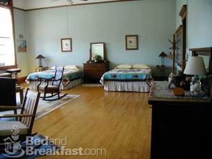 Noftsger Hill Inn::BedAndBreakfast.com