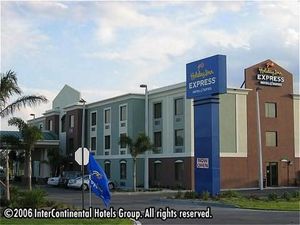 Holiday Inn Express Hotel & Suites Clewiston::Travelocity.com