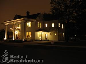 The Three Columns::BedAndBreakfast.com