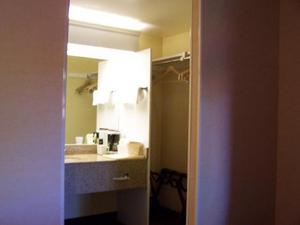 Web-3375422-the_sink_alcove-miami