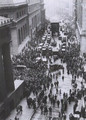 Tn-crowd_outside_nyse