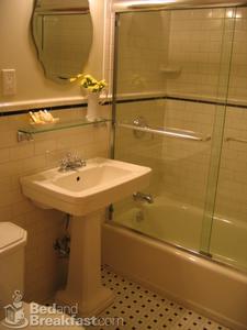 The West Townhouse::BedAndBreakfast.com