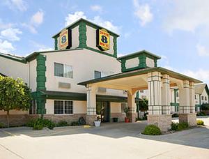 Super 8 Motel - Des Moines/Airport::Hotels.com
