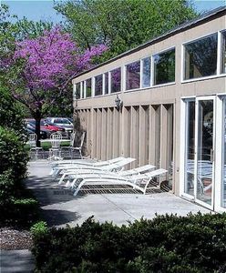 The Oaks Hotel and Conference Center::Travelocity.com