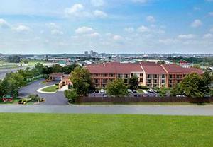 Web-courtyard_by_marriott_newark_airport_46714_0_01212008_1801301797_500