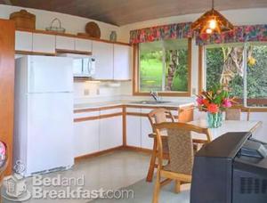 Hale Kua Guests::BedAndBreakfast.com