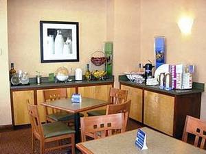 Hampton Inn Cleveland Downtown::Expedia