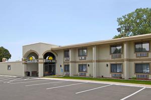 Days Inn Bloomington West::Hotels.com