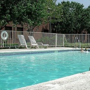 Masters Inn Savannah - Garden City::Travelocity.com