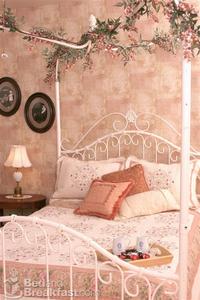 Cincinnati's Weller Haus::BedAndBreakfast.com