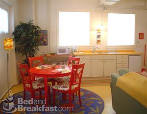 Howard Street Guest House::BedAndBreakfast.com