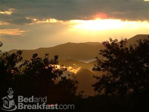 Fire Mountain Inn, Cabins & Treehouses::BedAndBreakfast.com