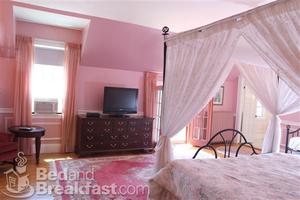 Web-wenham-ma-inn-nightingaleinn-lodging
