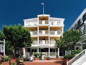 Colonial Inn on Marthas Vineyard::Expedia