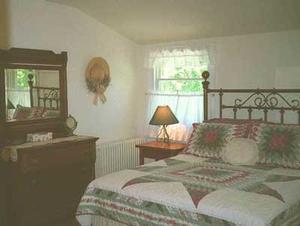 East Hampton Village Bed & Breakfast::BedAndBreakfast.com