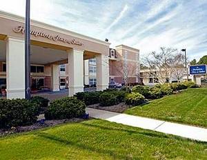 Hampton Inn And Suites Williamsburg-Richmond Rd.::Expedia