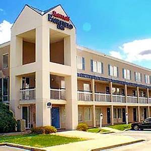 Fairfield Inn Hartford Airport::Expedia