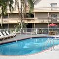 Tn-g84613_pool_01_f