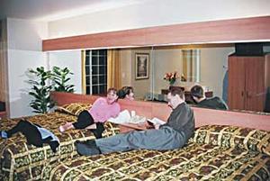 Web-lax_micr-rooms-2