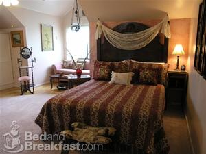 Grand Living Bed and Breakfast::BedAndBreakfast.com