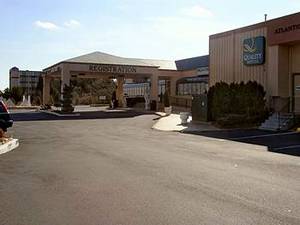 Quality Hotel Bayside Resort::Expedia