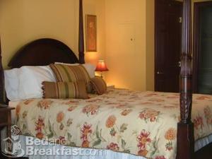 1814 House Inn::BedAndBreakfast.com