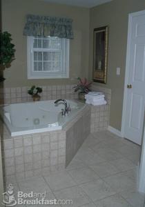 The Twin Lakes Lodge::BedAndBreakfast.com