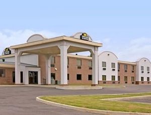 Days Inn & Suites::Travelocity.com
