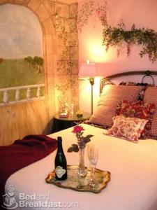 The Magnolia House::BedAndBreakfast.com