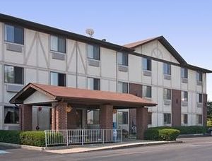 Super 8 Motel - Romeoville/Bolingbrook/I-55 N::Travelocity.com