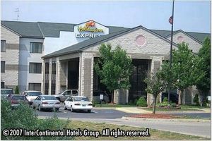 Holiday Inn Express Suites Airport::Travelocity.com