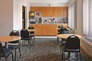 Super 8 Motel- Joliet/Chicago/I-80::Hotels.com