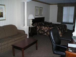 Web-3307326-view_of_the_hotel_room-saint_johnsbury