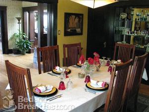 Bankers Hill Manor::BedAndBreakfast.com