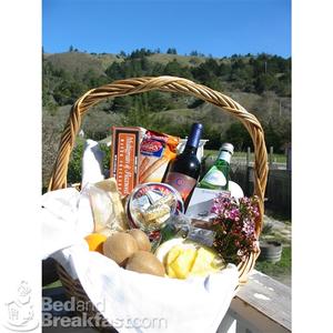 Jenner Inn And Cottages::BedAndBreakfast.com