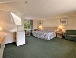 SUPER 8 MOTEL- W Yarmouth Hyannis/Cape Cod Area