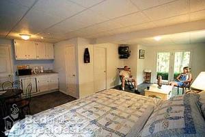 Falls On The Lake Bed & Breakfast::BedAndBreakfast.com
