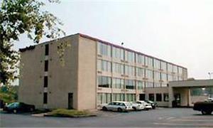 Econo Lodge Outlet Village::Hotels.com