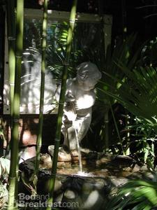 B&W Courtyards::BedAndBreakfast.com