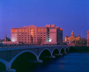 Embassy Suites Hotel Des Moines-On The River::Hotels.com